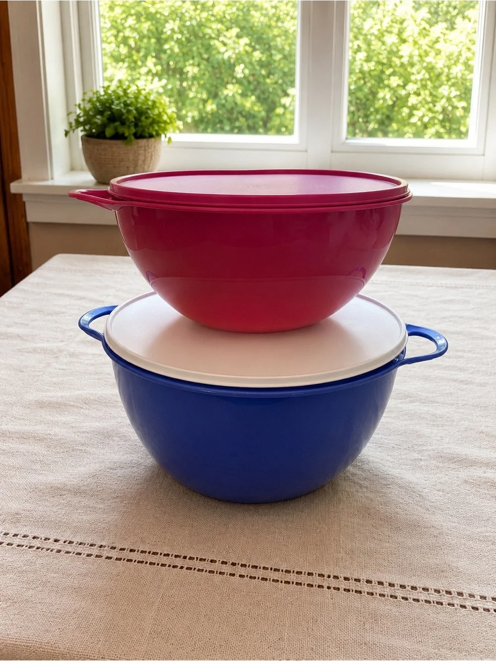 NEW Tupperware set 2 Bowls. One Bowl Blue 14L One Bowl Pink 7.8L With their Lids